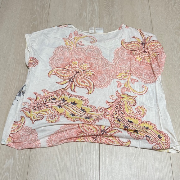 3/$10 Chico's Floral Short Sleeve Top in Cream and Pink - Picture 7 of 8